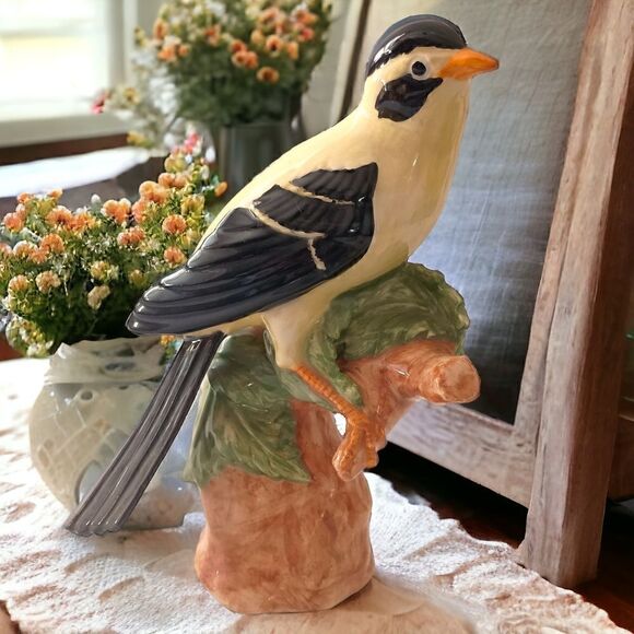 Vintage Goldfinch Bird Figurine Porcelain Handpainted Large 9" Signed By Artist. - Picture 7 of 16